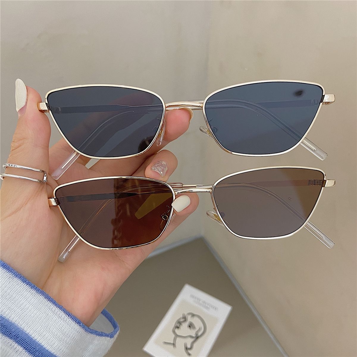 Fashionable Rhombus-Shaped Met - Photography Street review and price
