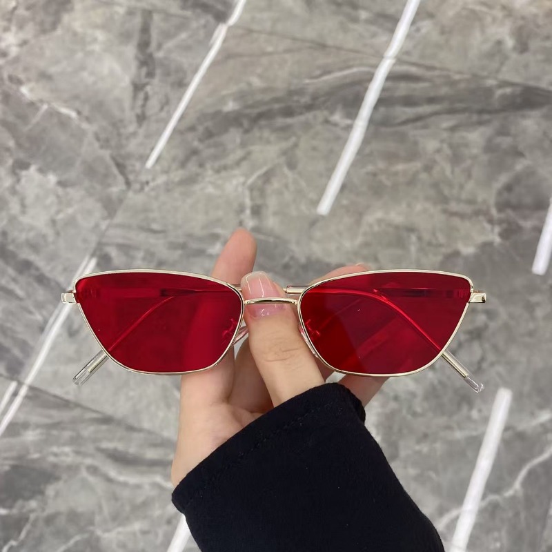 Fashionable Rhombus-Shaped Met - Photography Street review and price