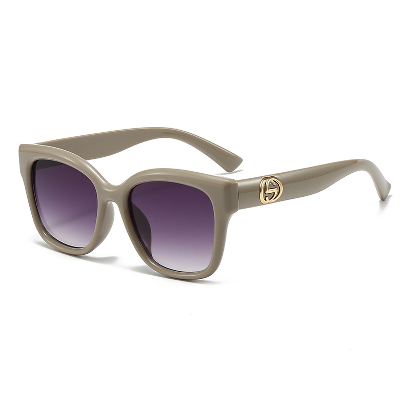 Retro Minimalist Solid Color F - Photography Street review and price